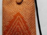 ７３０５　絞りの羽織で作ったスマホポーチ　＃送料無料の画像