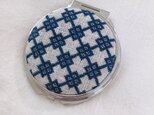 コンパクトミラー〈花つなぎの連続〉の画像
