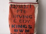 赤が目立つ、50’s イギリス軍KINGS OWN BORDER ヴィンテージキャンバスショルダーバッグIND1478の画像