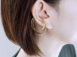 【片耳イヤーカフ/3連・大ぶり】真鍮製「Accost」揺れるイヤーカフ