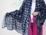 蓮のブロックプリントインディゴシルクコットンストールの画像