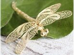 トンボ・蜻蛉のブローチ・銀線細工の羽の透かしが美しい/24K18Kゴールド（d-02-g]