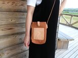 床革の手縫いスマホショルダー サコッシュ 肩掛けバッグ ブラウン【受注生産品】の画像