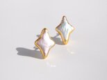 絵文字のキラキラ　金箔パール[ピアス]－KiraKira－　四芒星の淡水パール　一粒スタッドピアスの画像