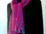 手織りウールマフラー(マゼンタ色、リング糸)