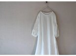 ふんわりギャザー裾ワンピースFRENCHLINEN100%　Off-whiteの画像