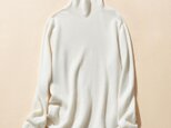 やわらかい繊維から生まれる最高の心地良さ　カシミヤ100％　ハイネック ニット　ホワイト231109-1