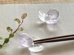 ガラスの箸置 ／ 水の花・紫色の画像