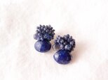 【天然石刺繍／ピアス】Lapis Lazuli × Blue Sapphire × Iolite Earringsの画像