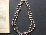 ライラック色の大人ロマンティック。フレンチアンティークstyle 貝パールとヴィンテージガラスのロングネックレス