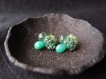 【天然石刺繍／ピアス】 Chrysoprase × Green Garnet × Serpentine × Aventurineの画像