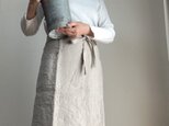 肌馴染みの良いふっくらととろむ厚みのカフェエプロン　ベルギーリネン２５番手　キナリ