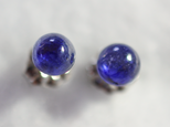 （１点もの）アフリカ産ブルーサファイアのスタッドピアス（5mm・チタンポスト）