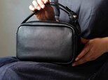 SOFTブラック・２WAY機能ポシェットLサイズ◎内装キーホルダー付きいます。の画像