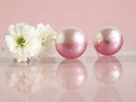 心ときめくピンク＆ホワイト　ピンク箔と淡水パールのツートンカラーピアス　10mm　スタッドピアス　アレルギーフリー