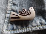 鹿角草木染のミニブローチ　トリ①