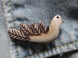 鹿角草木染のミニブローチ トリ③