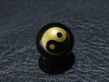 [beads236] 彫りビーズ・オニキス（陰陽）10mm 2個の画像