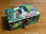 [fairy talepattern cartonnage] ウサギ柄のソーイングケースの画像