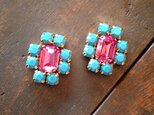 pink & turquoise blue earringsの画像