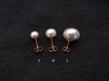 【K14gf】Baby Baroque Pearl Earrings／Gray・ベビーバロックパール スタッドピアス（S）の画像