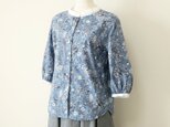 Monochrome flowers blouse ブルー Ｍ～Ｌサイズの画像