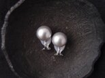 【SV】Baroque Pearl Earrings／Gray・グレーバロックパール イヤリングの画像