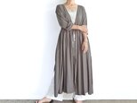 薄手レーヨンカシュクールガウンワンピース（グレー）の画像