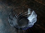 薄紫で素敵◆貝のような形状。昭和期　戦後プレスガラス深皿　古民家　昭和レトロ　ニュートロ　暮らしにの画像