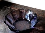 波縁で可愛い◇昭和期　戦後プレスガラス紫鉢　碗　昭和レトロ　器　丁寧な暮らしに。古民家　古道具の画像