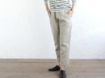 脚すっきり。きちんと見えて、らくにはけるリネンテーパードパンツ（ナチュラル） PT03