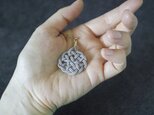 袈裟結び(鼠色)　14kgfピアス/brass イヤリングの画像