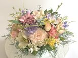 優しい色のフラワーアレンジメント(造花、インテリアフラワー、敬老の日、母の日、結婚祝い、新築祝い、仏花、お供え)