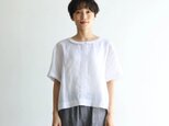 涼やかに着られるリネンプルオーバー 半袖ブラウス　ピンタック入り　ホワイト　240622-1