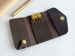 チョコブラウンのマグネット式キーケース　取り外し可能なキーリング付き（イタリアンレザー　マイネ）