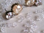 シンプルなビジューピアス