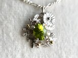 Peridot Flower Necklaceの画像