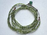 オリーブ色の３連ネックレス【受注制作】／ ガラスビーズ, マクラメコード