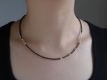 svart og pýrít necklace：天然石パイライト/ブラックスピネル/シルバー　ビーズネックレス　黒の画像