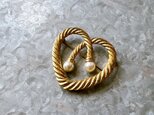 SC63-ヴィンテージブローチ・U.S.A. 1970〜80s Twisty Gold Tone and Pearl Heartの画像