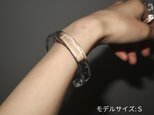 氷のガラスバングル[もれなくガラスのイヤーカフをプレゼント]の画像