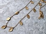 NT4-【 TRIFARI 】トリファリ・ Goldtone leaf motif long chain necklaceの画像