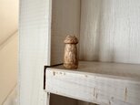 木彫りの小さな小さな猫　胡桃の画像