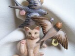 つばめと猫のブローチ