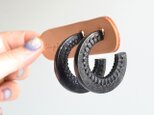 C【レザーピアス】"black"の画像