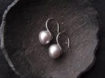 【Gray／Large】Baby Spoon Pearl Earrings／ベビースプーン パールピアス（10mm）の画像