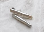 照り照りバロックパールのスティックピアス/イヤリング 25mm 2.5cm 淡水真珠 スタッド チタン シンプル 大粒