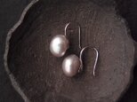 【Gray／Large】Baby Spoon Pearl Earrings／ベビースプーン バロックパールピアス（12mm）の画像