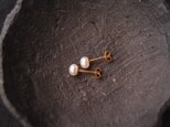 【K14gf】Baby Baroque Pearl Earrings／White・ベビーバロックパール スタッドピアス（s）