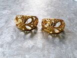 Y1043-ヴィンテージイヤリング U.S.A. Gold Tone Flower Openwork Large Hoop